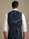 Man_wearing_product_back_view_202606011722.webp