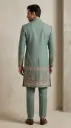 Man_wearing_product_back_view_202606011759.webp