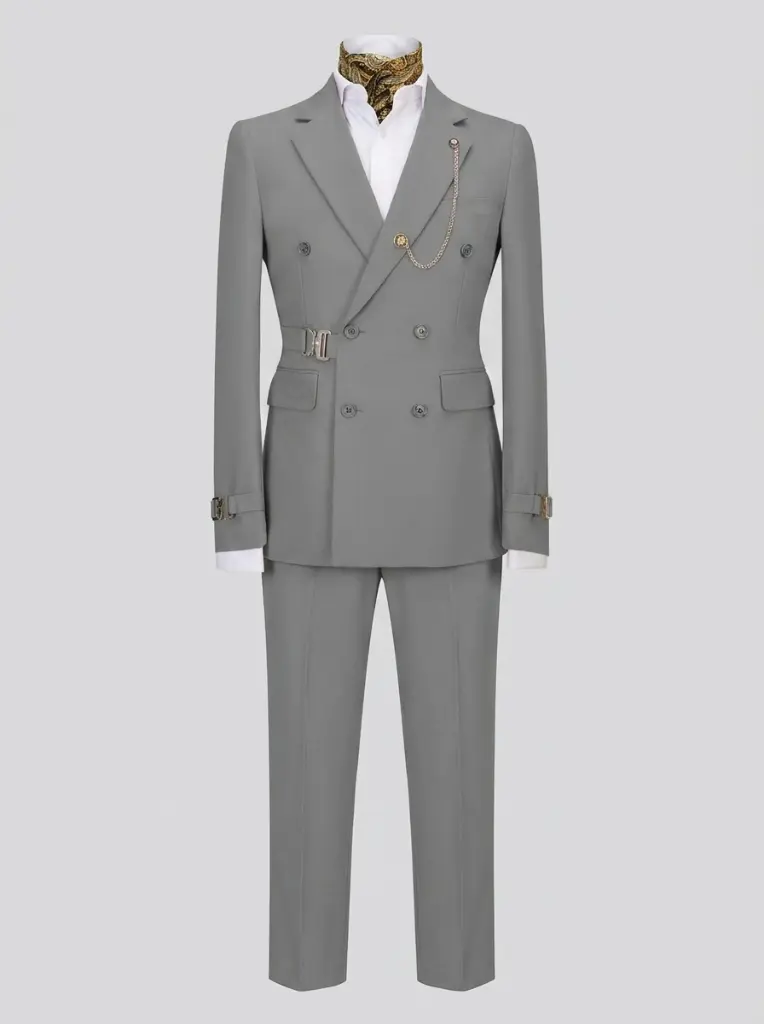 Gray_double-breasted_suit_202606011214.webp